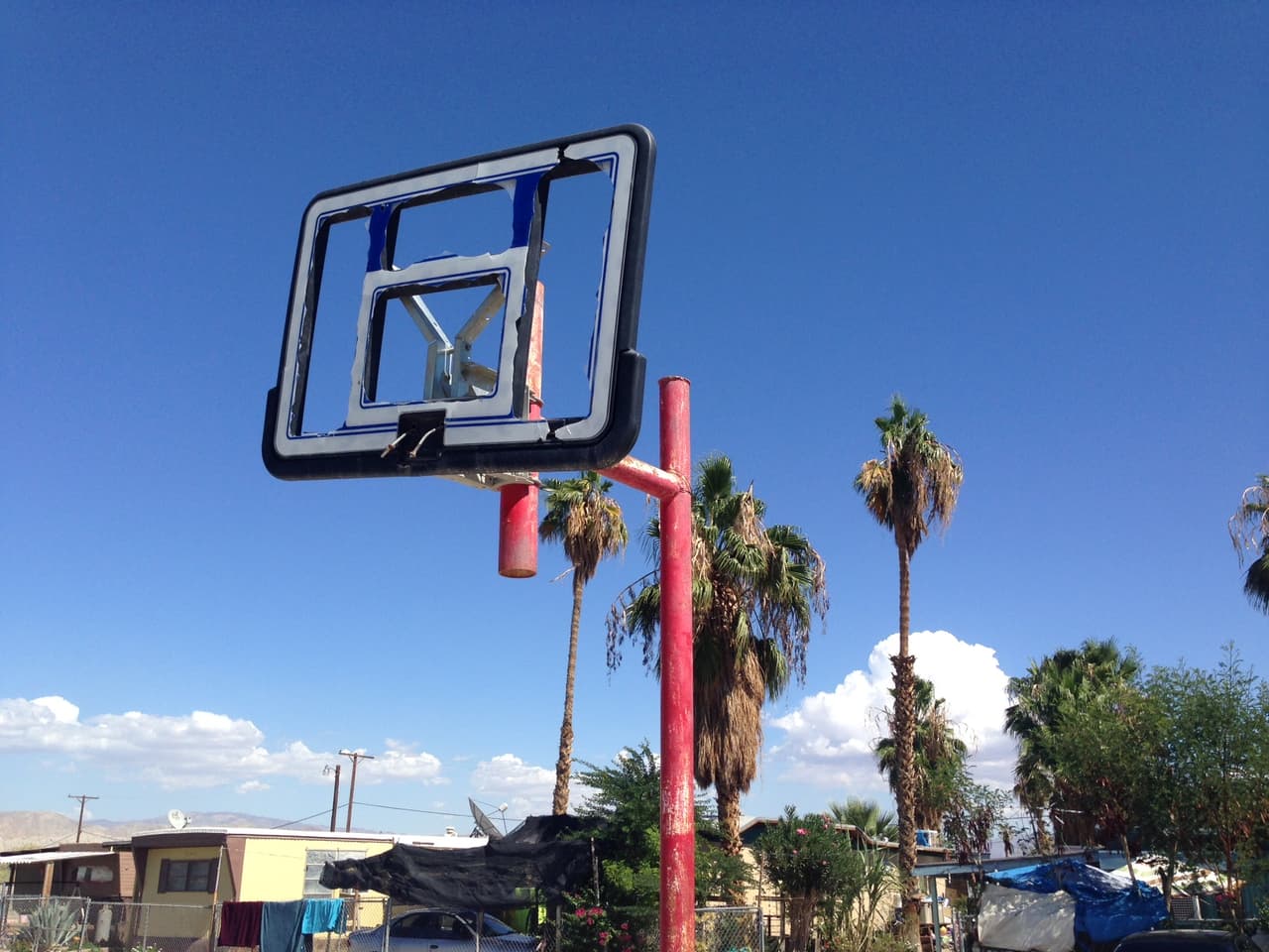 Unas 400 personas, casi todas originarias de Michoacán, habitan este lugar de viviendas móviles.