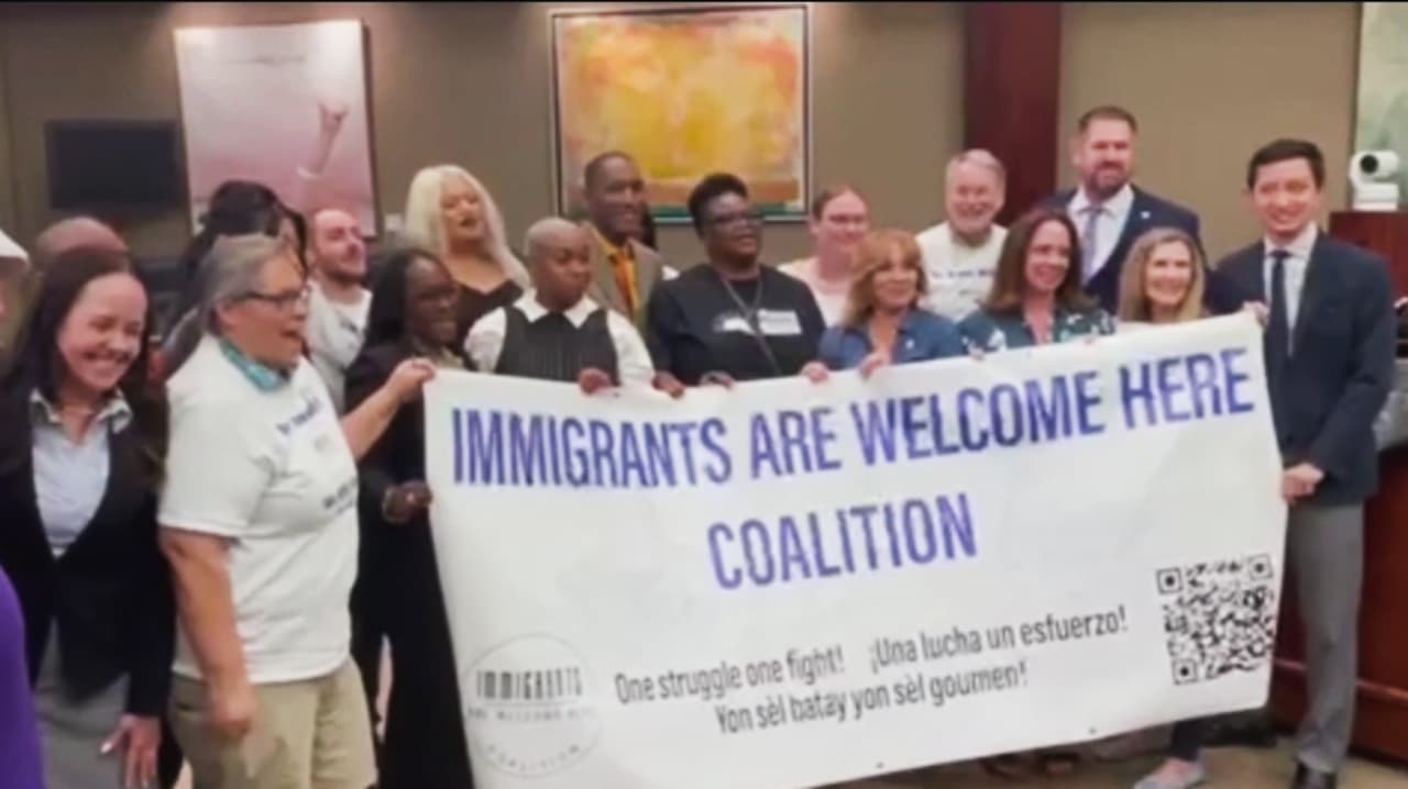 Condado Orange vota ajustar pacto con ICE y restringir arrestos migratorios