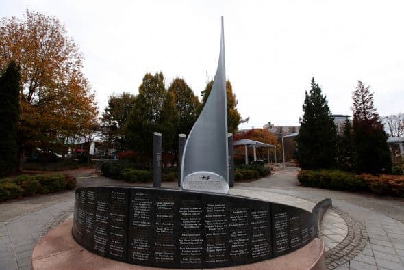 El Centennial Olympic Park: se construyó en un área de aproximadamente 21 acres (85 mil metros cuadrados) como sede de los Juegos Olímpicos del Centenario de 1996. Hoy los visitantes todavía se refrescan en la popular Fuente de los Anillos del parque.