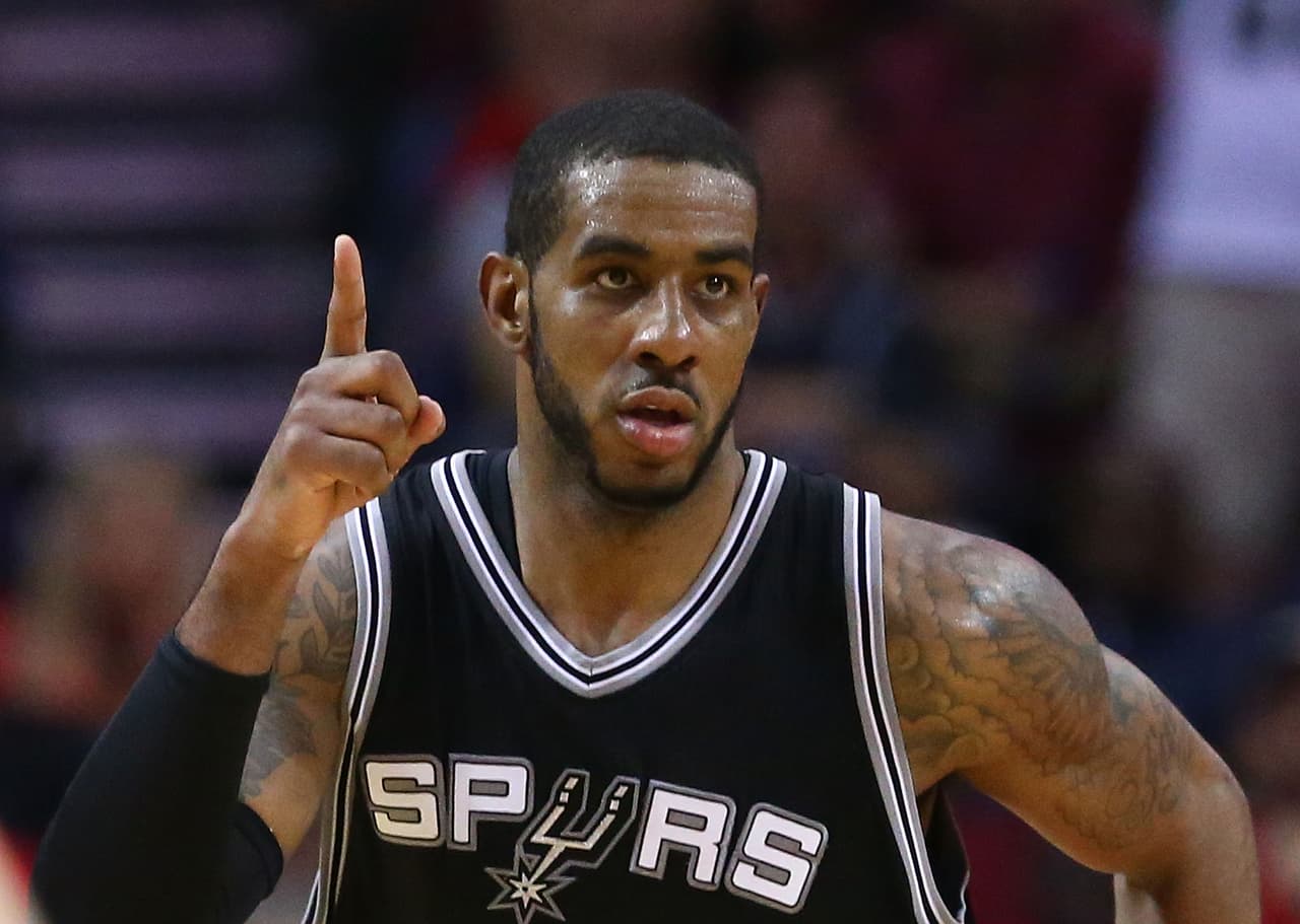 LaMarcus Aldridge celebrates his birthday with fireworks