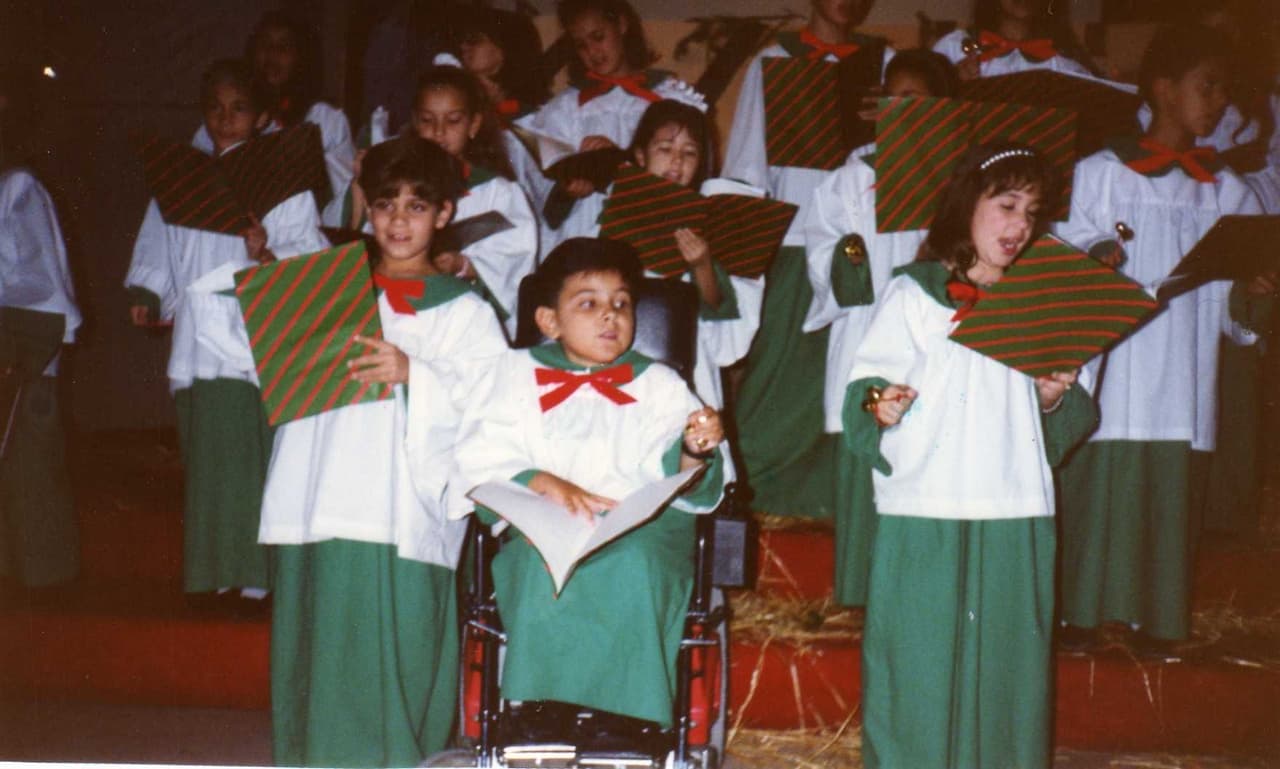 Dicen que las apariencias engañan. Y ese fue el caso de Juan Morales, un joven cuyos movimientos son escasos y está condenado a vivir en una silla de ruedas.