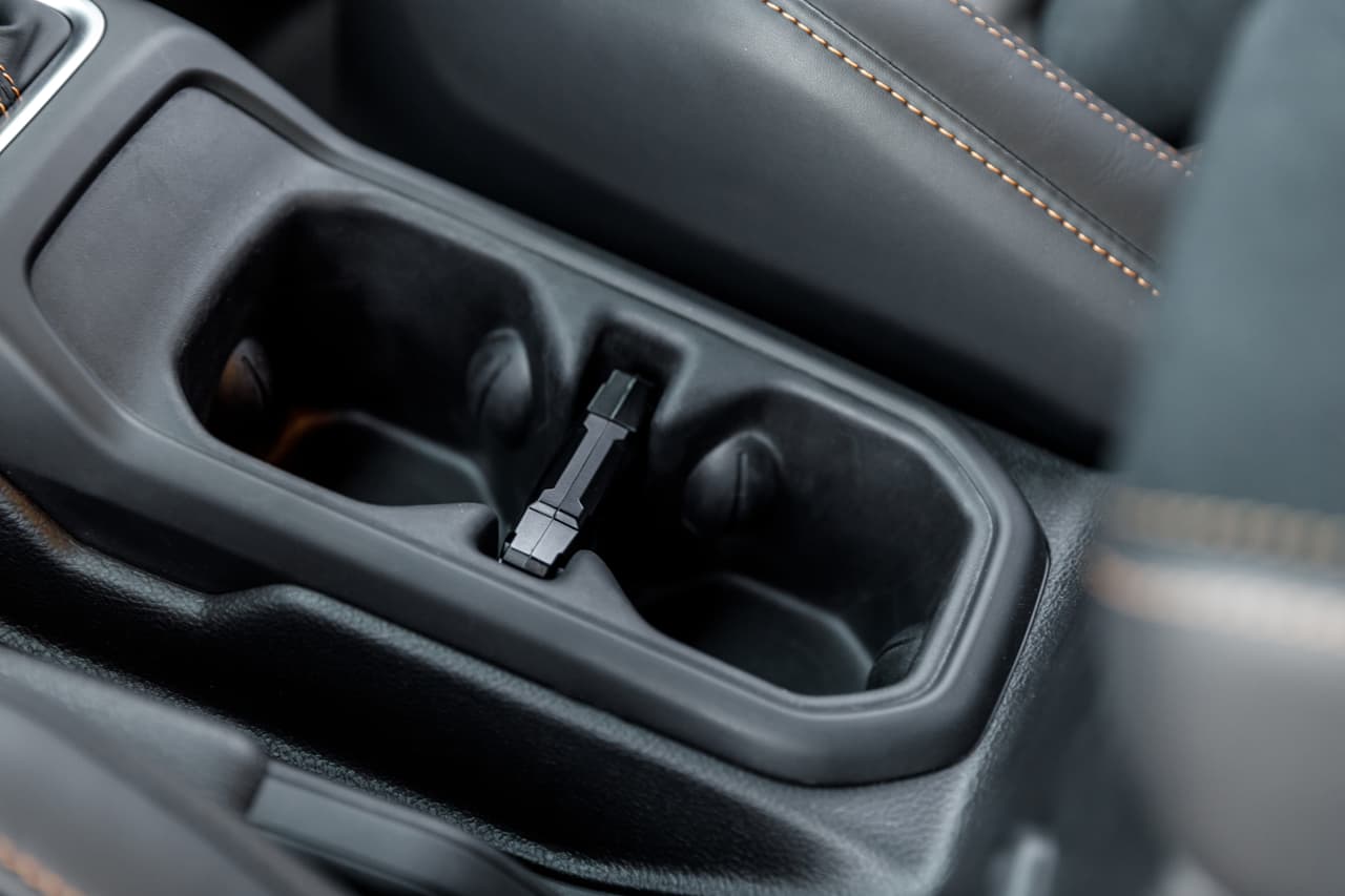 - Tanque de gasolina auto sellante
<br>