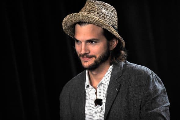 Datos de El Mundo apuntan que el sucesor de Sheen en la serie, Ashton Kutcher, tiene un salario de $700 mil por cada capítulo...una cantidad nada despreciable ¿no?