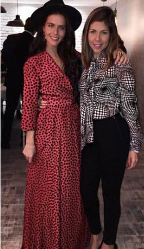 Como con este sombrero con el que se ve totalmente diferente.