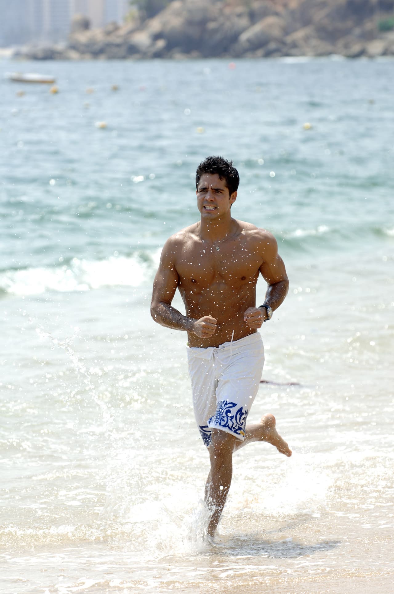 José Ron fue el galán que protagonizó esta historia juvenil junto a la actriz África Zavala.