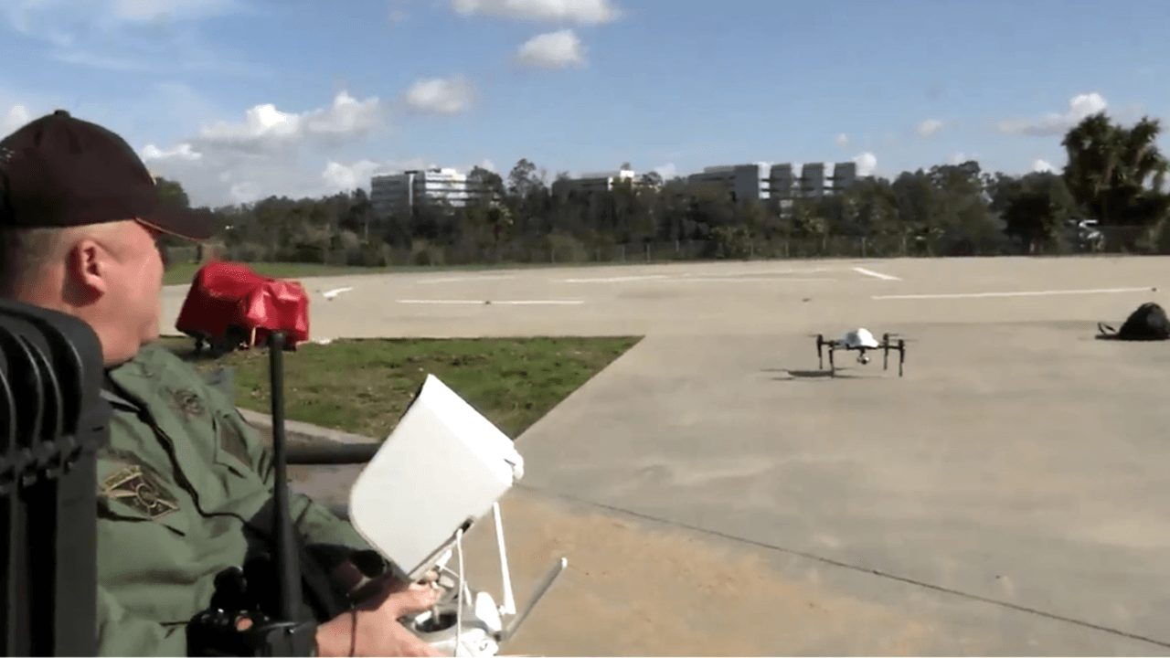 Un selecto grupo de alguaciles ha sido entrenado para el manejo del dron.