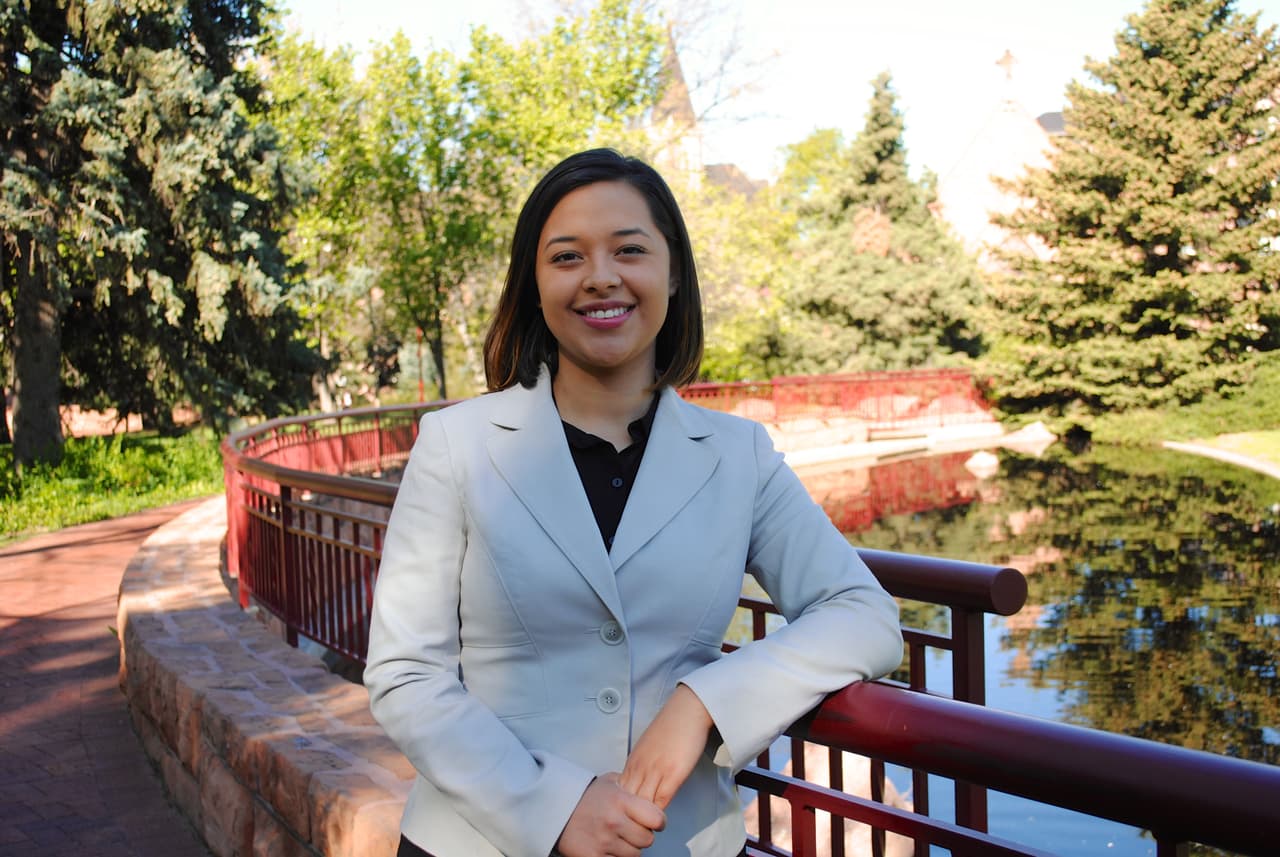 Crystal Murillo, de solo 23 años, ganó un asiento en el gobierno de la ciudad de Aurora, Colorado, desbancando a un aspirante a la reelección de 79 años.