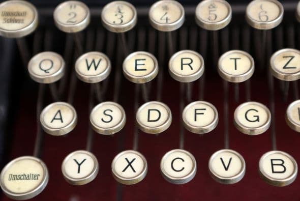 La tecnología retro. Una vieja máquina de escribir o una radio vieja puede alcanzar un alto precio en las reventas. Por ejemplo, la máquina de escribir Valentine, de Olivetti, es un elemento decorativo de moda, y hoy en día se le conoce como la computadora Apple de los años 60.