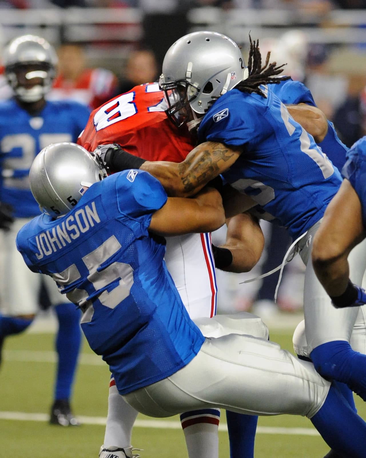 UNIFORMES RETRO EN DETROIT - De 2001 a 2004 y de 2008 a 2010 los Detroit Lions utilizaron uniformes retro basados en sus primeros años en la NFL.