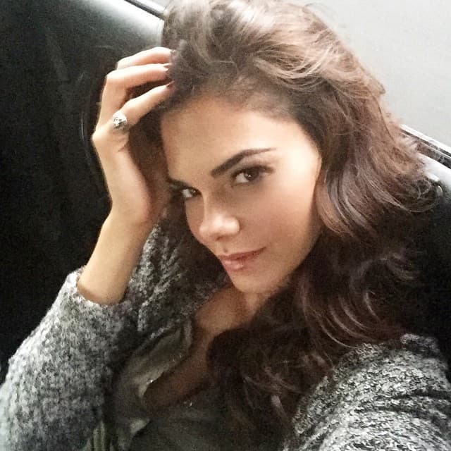 Ariadne habría sido la sustituta de
<b>Livia Brito</b>, quien era la candidata principal para estelarizar la telenovela, pero Osorio señaló que ya no lo sería debido al incidente de violencia que tuvo la cubana al golpear a un paparazzo que la captó en una playa de Quintana Roo, México.
<br>