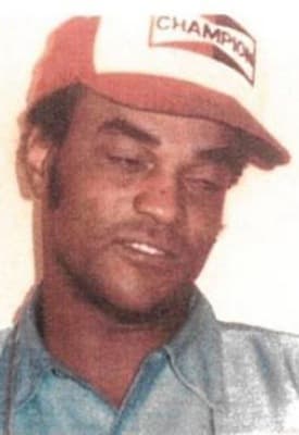 <h3 class="cms-H3-H3">Andrew P. Dabbs</h3>
<br>
<br>A sus 79 años, el FBI ofrece una recompensa de hasta 20,000 dólares a quien pueda aportar información sobre su paradero, tras ser acusado de asesinar a su novia el pasado 10 de octubre de 1981. 
<br>
<br>La agencia precisa que Dabbs consumía drogas y podría haber tenido armas en el pasado. Su última dirección conocida fue en Derry, New Hampshire. 
<br>
<br>