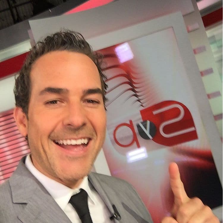 Durante su carrera, Calderón ha sido maestro de ceremonias de Univision de numerosos eventos especiales.