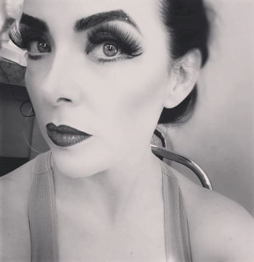 "Hasta acudí a un psiquiatra. Fue maravilloso porque me abrieron el panorama, ahí entendí muchas cosas. Yo a Demián lo idealicé, lo admiraba de tal manera que para mí era un Dios, me lleva diez años, entonces era admiración", confesó.