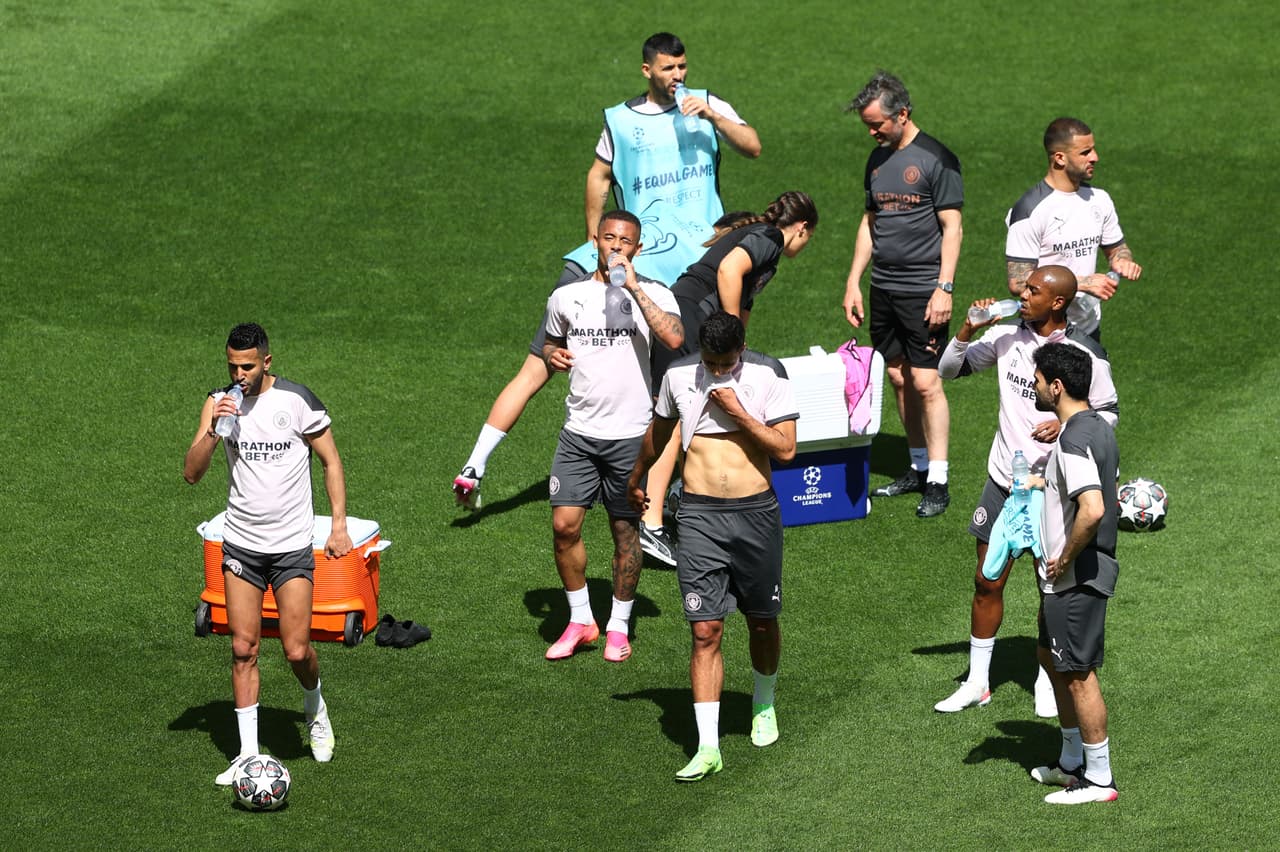Último entrenamiento y listos… Chelsea y Manchester City reconocieron la cancha del Do Dragao y están listos para la Final de la UEFA Champions League que disputarán este sábado en Porto.
