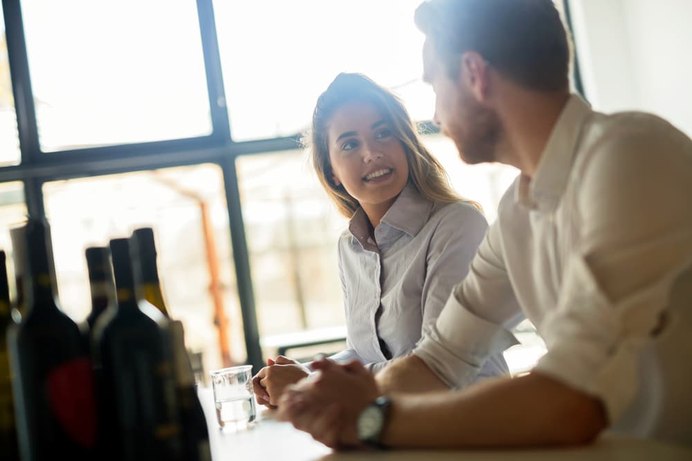 Está acercándose a tu panorama laboral una nueva oportunidad de empleo que dentro de pocos días comenzará a cristalizar de manera favorable. Se trata de algo nuevo para ti, pero el reto a tu inteligencia pondrá a prueba tu talento. Las perspectivas son alentadoras, y en muchos casos, el amor está tomado de las manos con la economía interactuando entre si, vas a recibir regalos inesperadamente que te conmoverán.