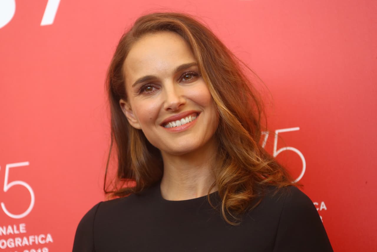 Luego de que sonaran rumores de que Gael le había sido infel a Natalie con la actriz argentina Dolores Fonsi, Natalie decidió terminar con la relación.