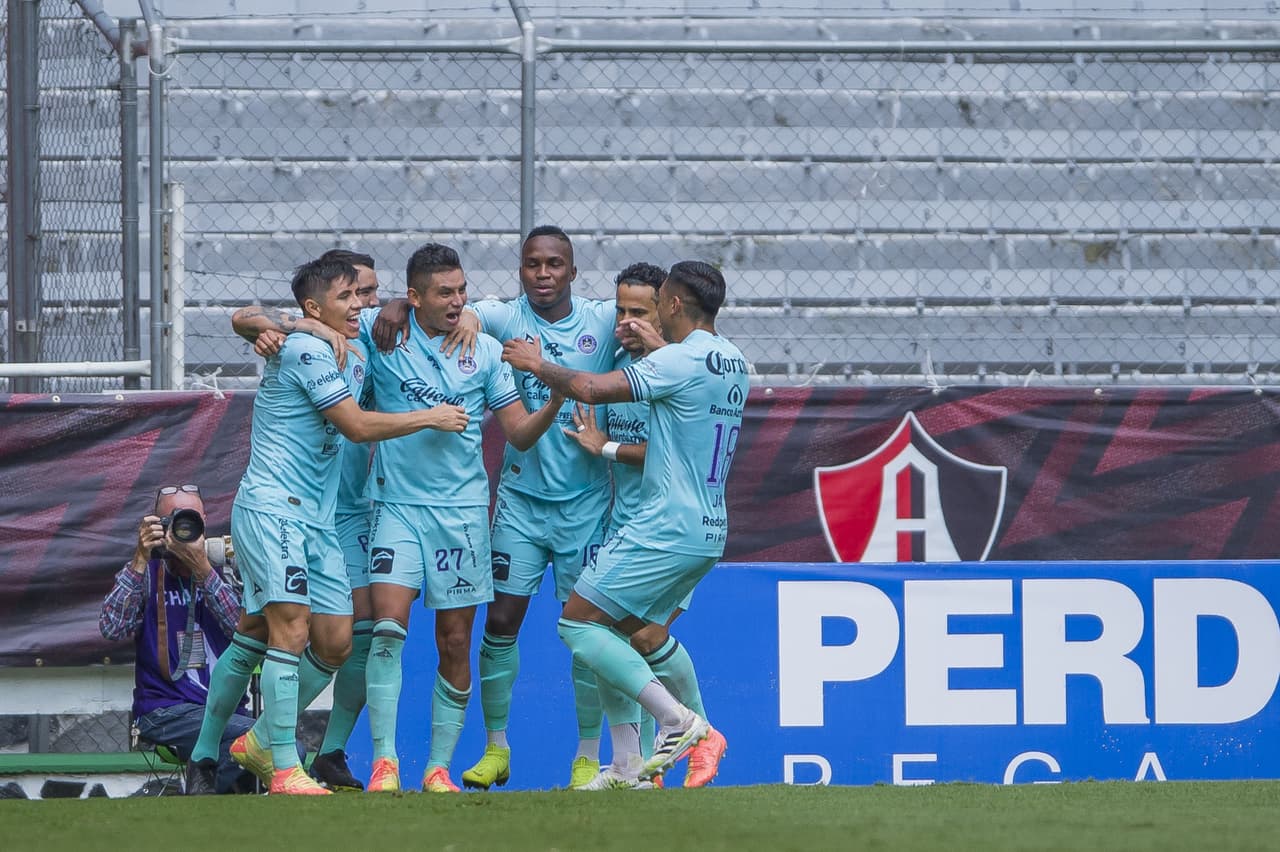 Sansores envió el balón al fondo del arco tras recibir el esférico de tiro de esquina para meterle tremendo testarazo.