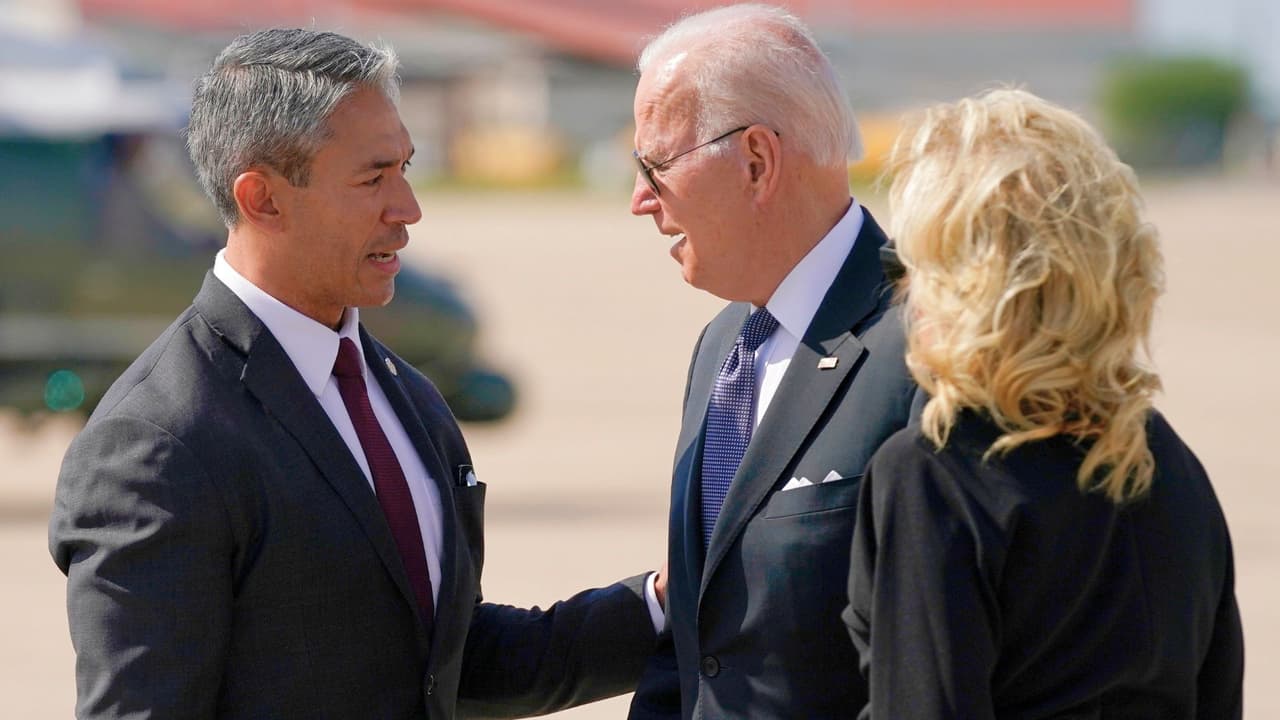 Ron Nirenberg, alcalde de San Antonio y sin afiliación a ninguno de los dos partidos, Demócrata o Republicano, publicó en sus redes sociales: “El presidente 
<b>Joe Biden será recordado como uno de los líderes más transformadores en la historia de nuestra nación</b>, así como un verdadero amigo de las familias trabajadoras de San Antonio. 
<b>Aceptó las críticas y los desafíos que surgen al entrar en la arena</b> y, durante todo el proceso, nos recordó que la fuerza del carácter importa. Siempre estaré orgulloso de llamarlo socio y amigo”.