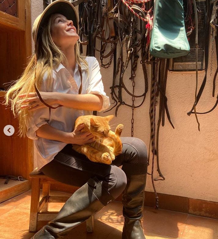 Para algunos, el aislamiento social ha representado la falta de espacios y tiempos para hacer la suficiente actividad física. En otros casos, la sana alimentación también ha sido un problema. Lo anterior ha provocado que las personas experimenten cambios en su peso. 
<br>