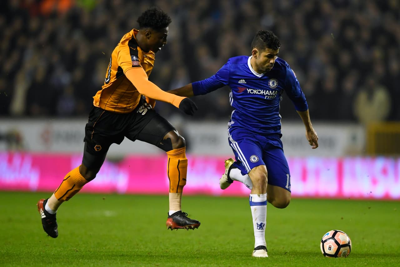 Se dijo que Zaha había tenido una aventura con la pareja del defensa del Wolverhampton Kortney Hause. Testigos afirmaron ver al jugador entrar a la residencia de la joven Paige Bannister, de 20 años.