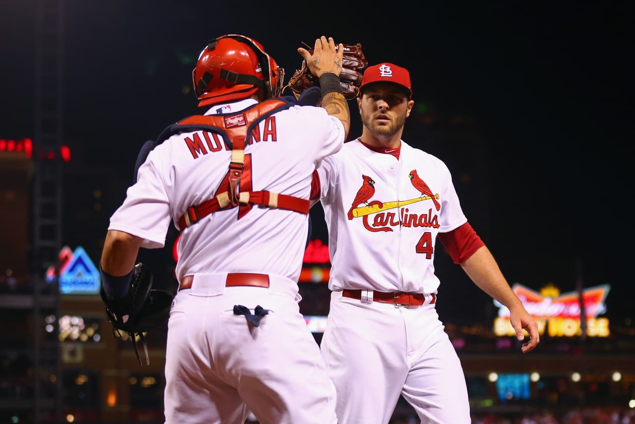 John Lackey brilla y Cardenales toman ventaja sobre Cachorros