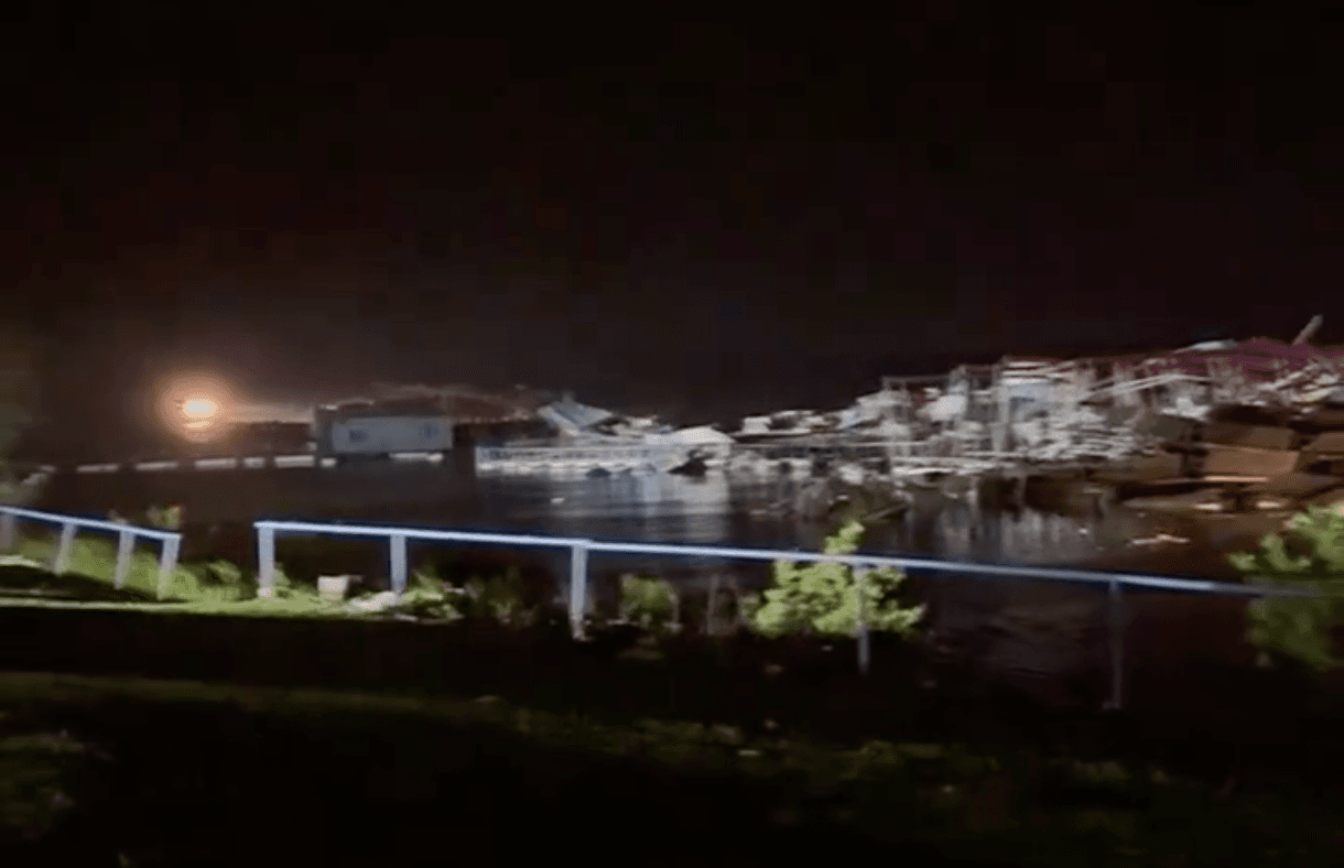 En el lago Ray Roberts varias lanchas quedaron destruidas, siendo una de las zonas donde más impactó el tornado.