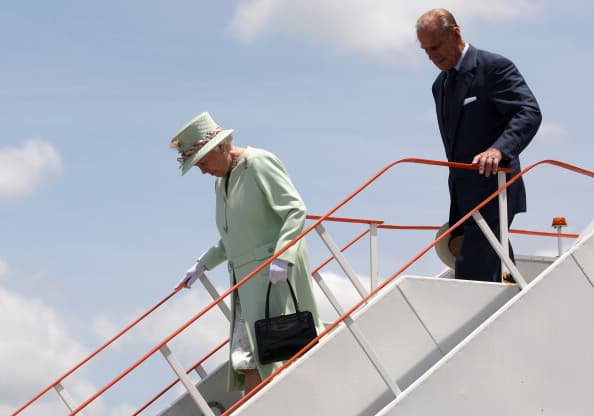 Según Daily Mail, durante el servicio
<b><a href="https://www.dailymail.co.uk/news/article-9457825/Just-stick-Land-Rover-drive-Windsor-Prince-Philip-granted-wish.html" target="_blank"> se tocará el himno 'For Those In Peril On The Sea'</a></b>, el favorito del esposo de la reina. De acuerdo con el diario, el propio duque habría hecho tal solicitud. 
<br>