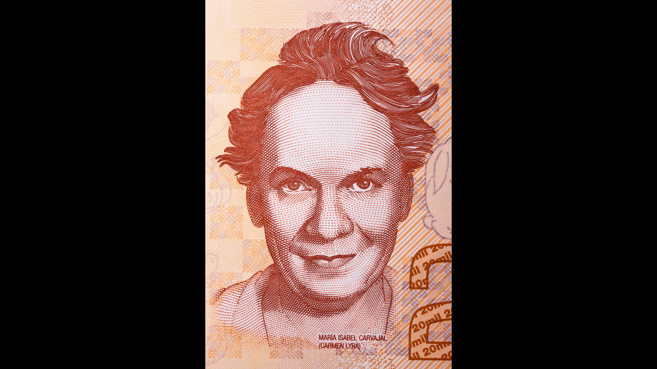 <h3 class="cms-H3-H3">Carmen Lyra (1888 - 1949) </h3>
<br>
<br>🪙
<b>Conocida como: </b>escritora y educadora.
<br>
<br>🪙
<b>País:</b> Costa Rica:
<br>
<br>🪙
<b>Denominación: </b>20,000 colones.
<br>