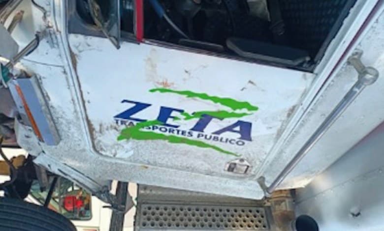 Supuesto logotipo de Zeta Transportes en el tráiler volcado en Chiapas.