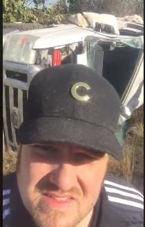 "Gracias a Dios un árbol nos salvó. Nunca nos había pasado algo así en 25 años que llevamos de carrera", dijo Juan Carlos González, líder de la agrupación, quien transmitió un Facebook Live desde el lugar del accidente.