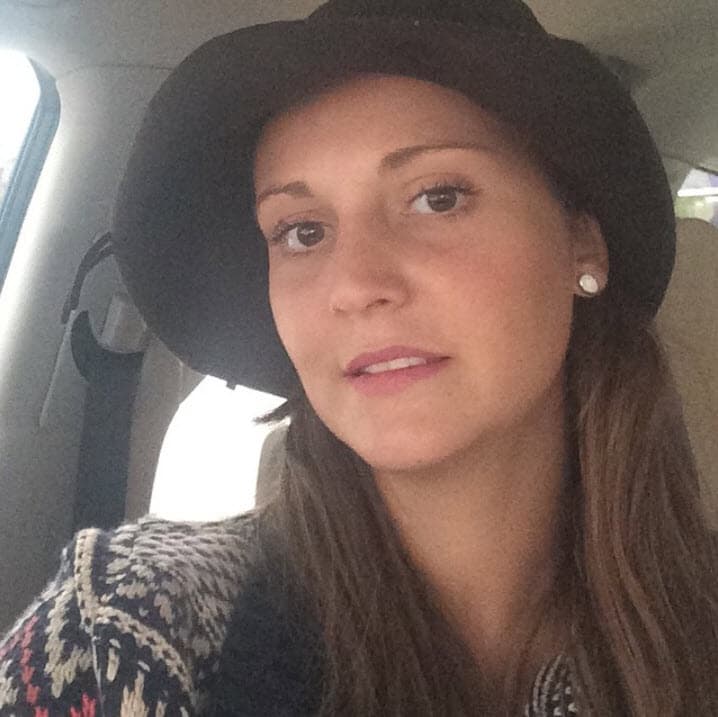 El proceso de divorcio duró cuatro años, pero ahora pelean por "
<b>la custodia de las niñas, me las quiere quitar,</b> el departamento que ahora me quiere quitar y un dinero que quiere que le pague, la manutención de las niñas, eso es lo que ahora se está peleando", explicó Carolina al show.
<br>