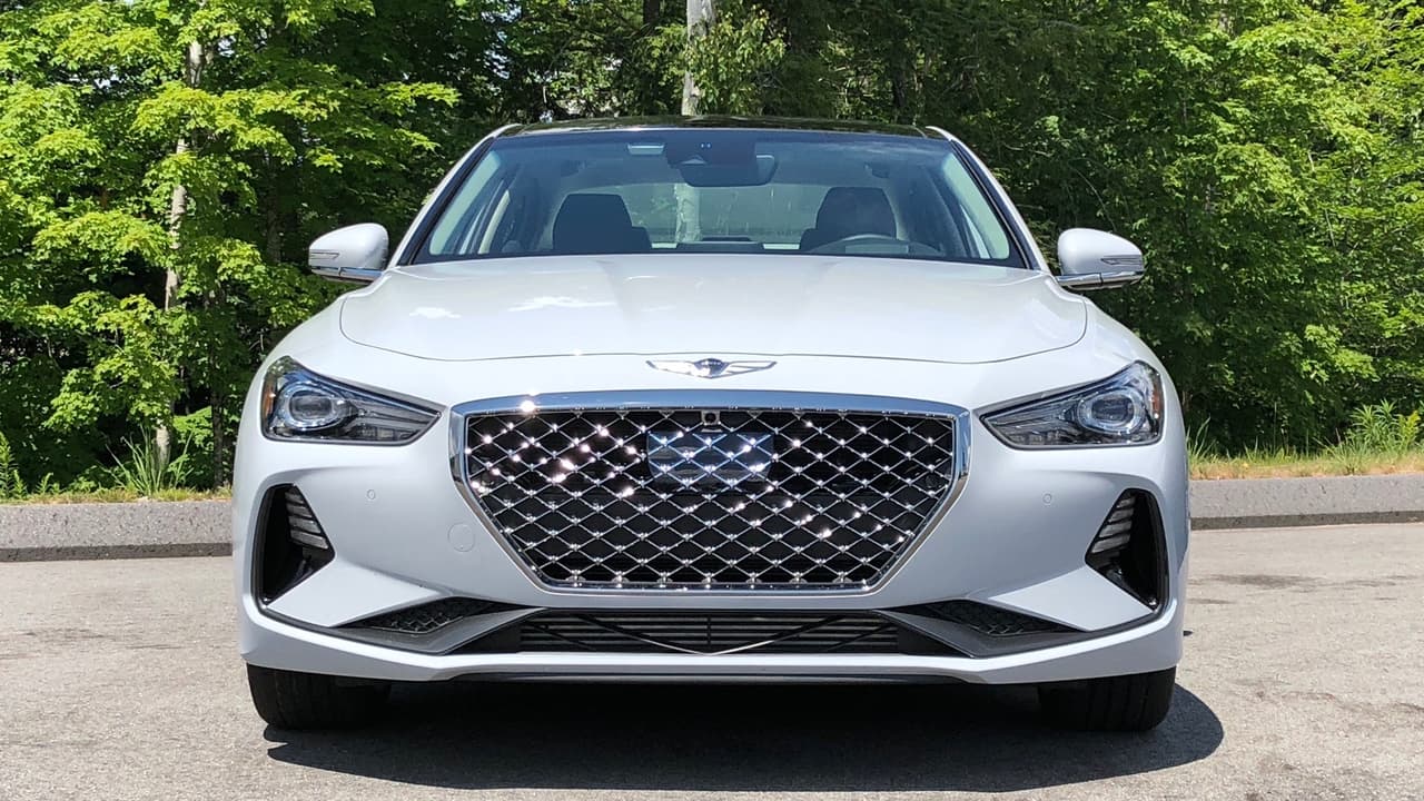 <h3 class="cms-h3-H3"><a href="https://www.univision.com/noticias/pruebas-de-manejo/el-genesis-g70-demuestra-que-no-hay-que-ser-aleman-para-ser-un-buen-sedan-deportivo" target="_blank">Genesis G70 2019</a></h3>
<br>La marca de autos de lujo de Hyundai ha estado en todos las listas Top-algo de el año que termina, y su más reciente modelo, el sedán deportivo mediano G70 no ha sido la excepción. 
<b>Simón Gómez</b> se encontró con el Genesis G70 en las paradisíacas costas de Maine y concluyó que 
<b>un buen sedán deportivo ya no tiene que ser alemán</b>. Entérate porqué visitando su 
<a href="un buen sedán deportivo no tiene que ser alemán" target="_blank">prueba de manejo</a>.