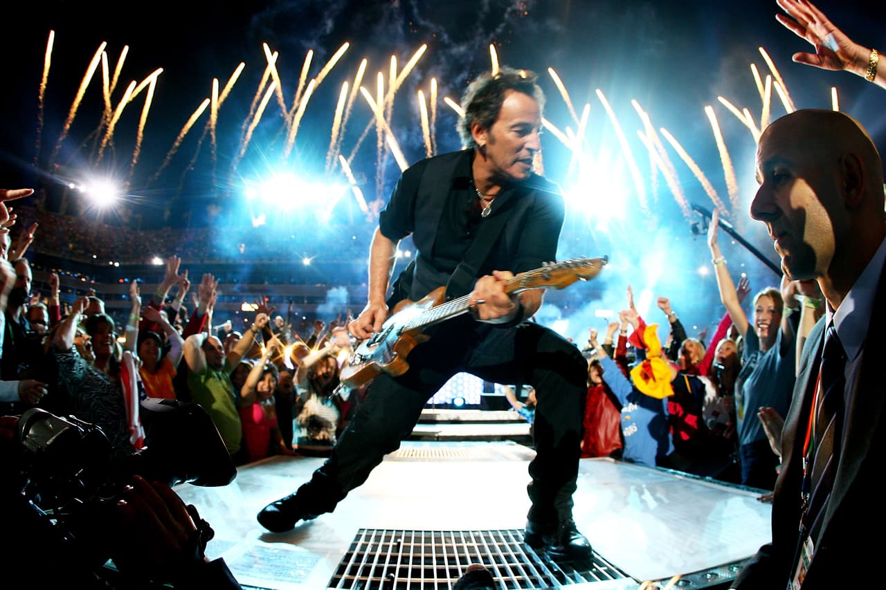 Luego el Super Bowl XLIII en 2009, cuando los Pittsburgh Steelers vencieron a los Arizona Cardinals 27-24. Bruce Springsteen puso la música en el descanso.