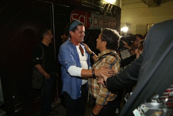 Todo el mundo quiere hablar con él, tomarse fotos y ser su amigo.