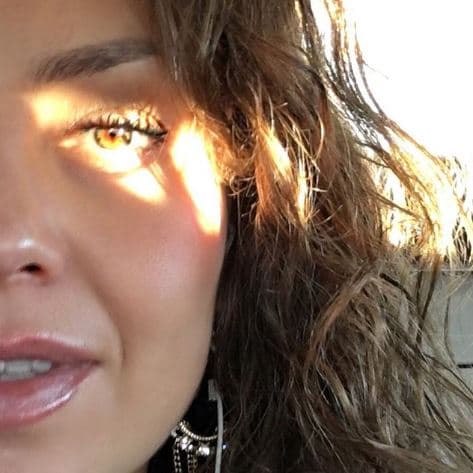 "Yo no pude creerlo. Me puse a gritar, me puse a correr, me puse a aullar y entonces dije: ¡me estás bromeando, me estás bromeando! Cuando agarro el teléfono, hablo a la casa de mi mamá y ahí estaban mis hermanas reunidas ahí llorando... Entonces, ya fue un hecho.", dijo conmovida la cantante mexicana.