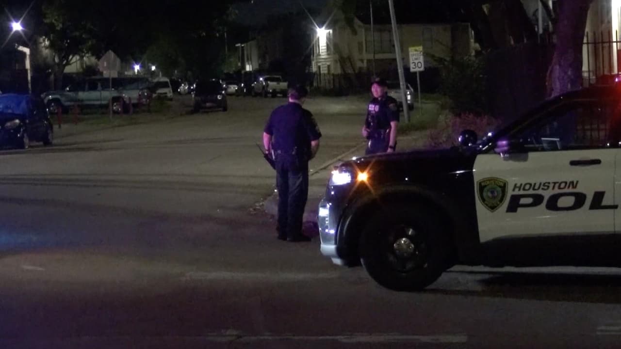 Balean a un hombre tras negarse a comprar marihuana mientras caminaba por una calle de Houston