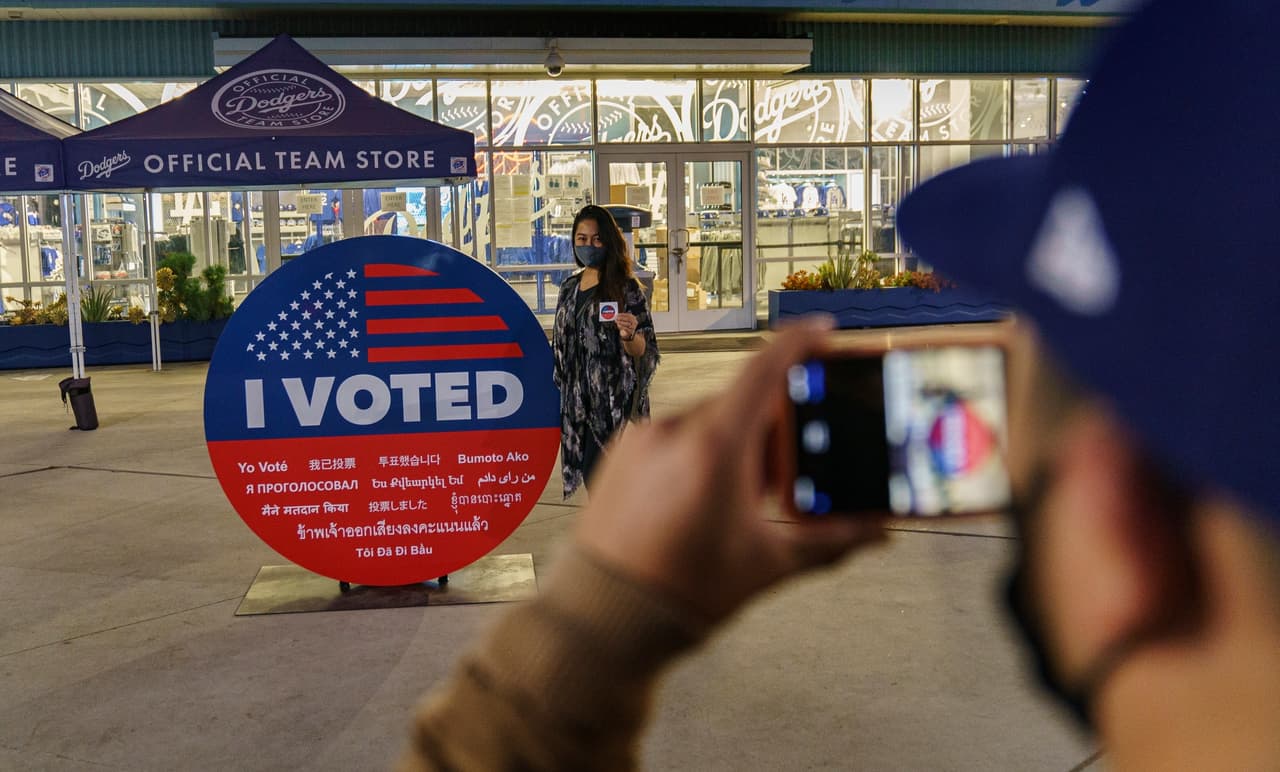 No importa por quién, sal y vota. Es importante que los latinos elegibles marquen la boleta este martes 3 de noviembre.