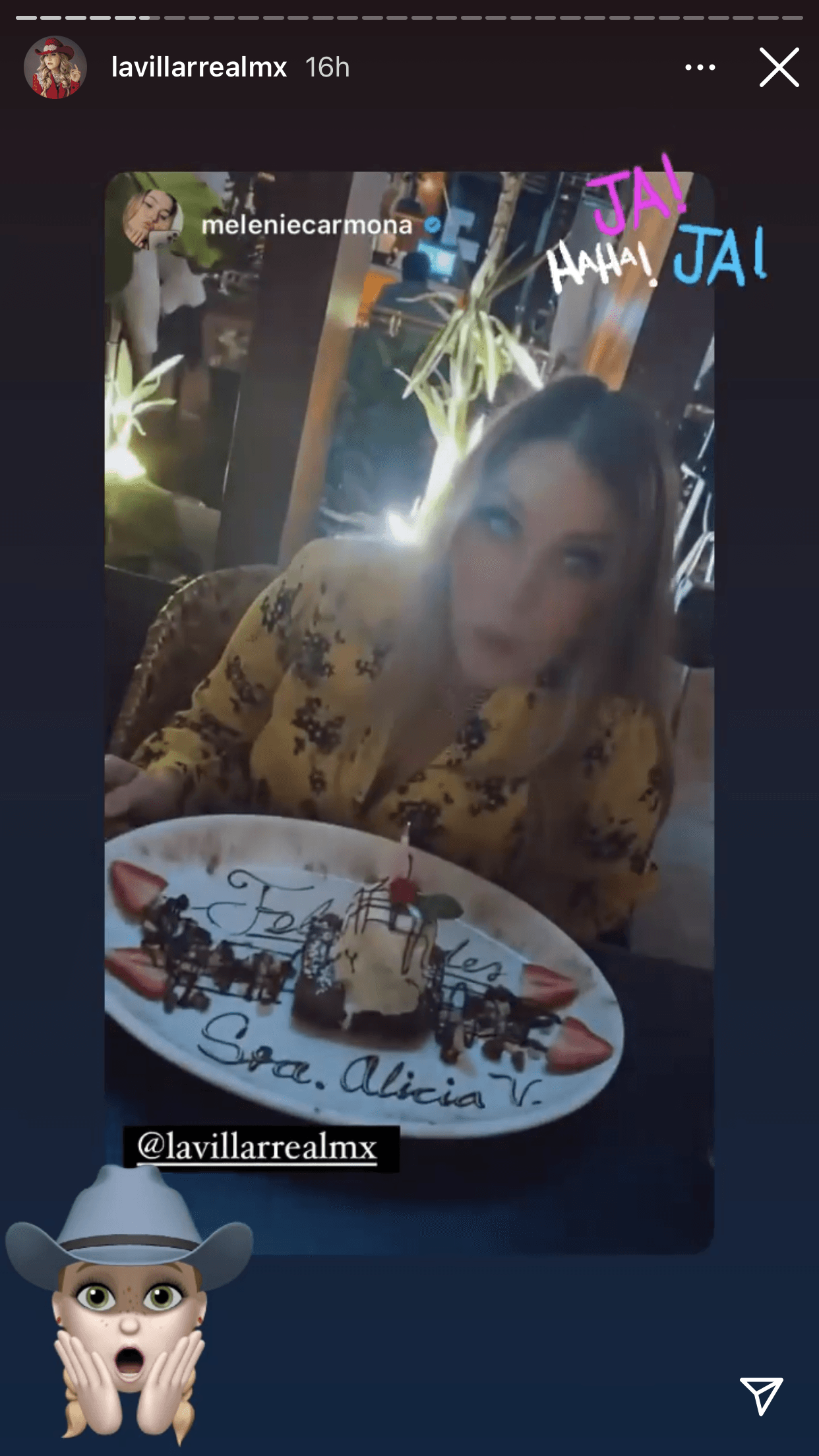 Su hija Melenie, que tuvo en 
<b><a href="https://www.univision.com/famosos/arturo-carmona-miedo-bioserie-alicia-villarreal-fotos" target="_blank">su primer matrimonio con Arturo Carmona</a></b>, publicó algunas imágenes del momento familiar que pasaron con la ex vocalista de Grupo Límite. 
<br>