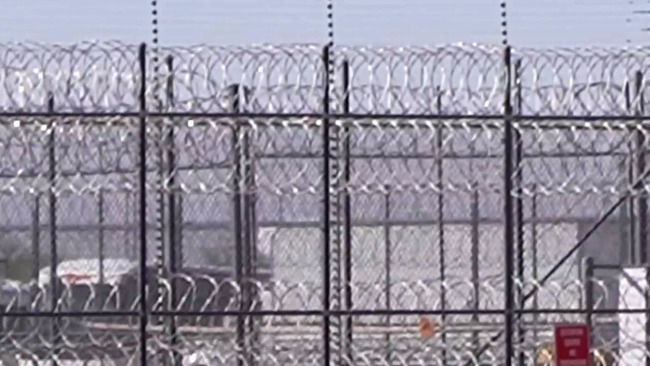 ¿Cómo avanza la promesa del gobierno Trump de arrestar y deportar a lo "peor de lo peor"?