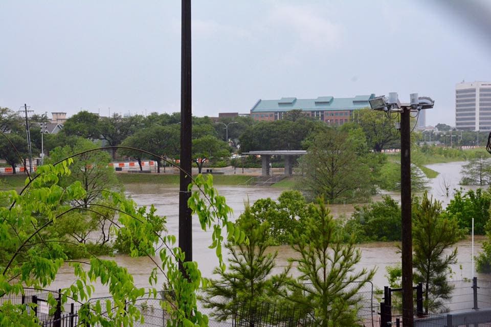 Debido a esta situación, los bomberos han llegado a recibir aproximadamente 650 llamadas de auxilio.