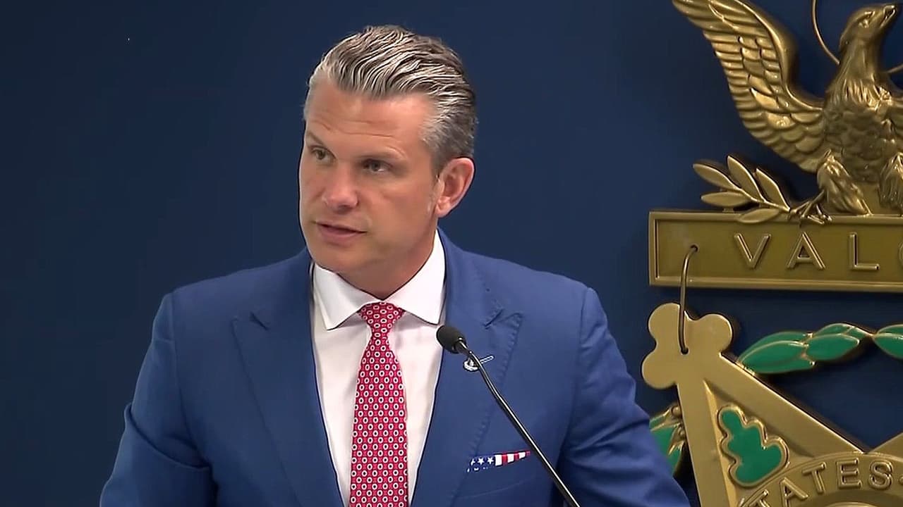 Pete Hegseth firma memorandum para que fuerzas armadas protejan las elecciones de medio término