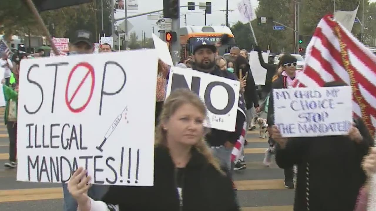 "Yo quiero decidir por mis hijos": protestas en el de sur de California en contra de la medida que exige la vacuna covid a estudiantes