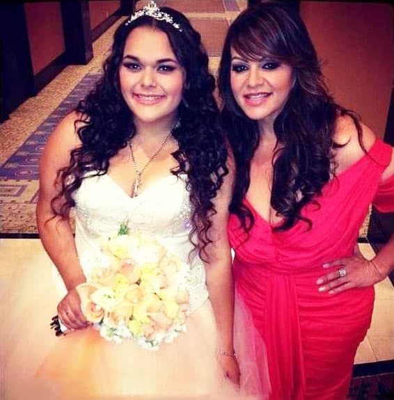 Esta fue una fotografía que se tomó el día que celebró sus XV Años.