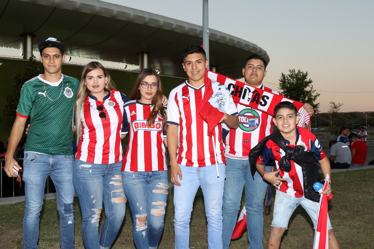 Los pocos aficionados que se acercaron al Estadio Akron llegaron con la ilusión de una remontada de su equipo ante los Seattle Sounders, que en Estados Unidos ganaron por la mínima diferencia.