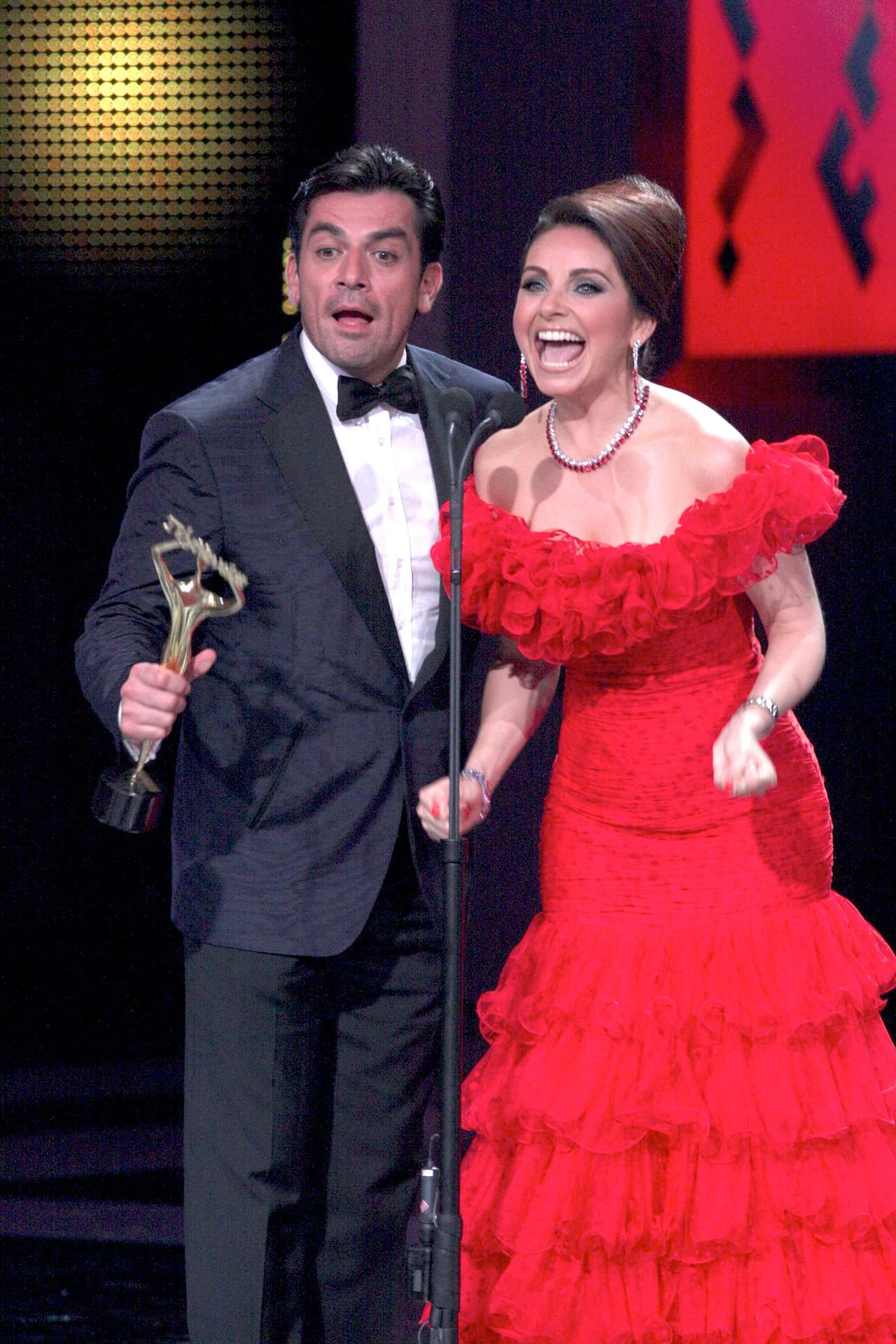 Ganó el Premio TvyNovelas al Mejor Actor por su actuación en la telenovela "La Que No Podía Amar".