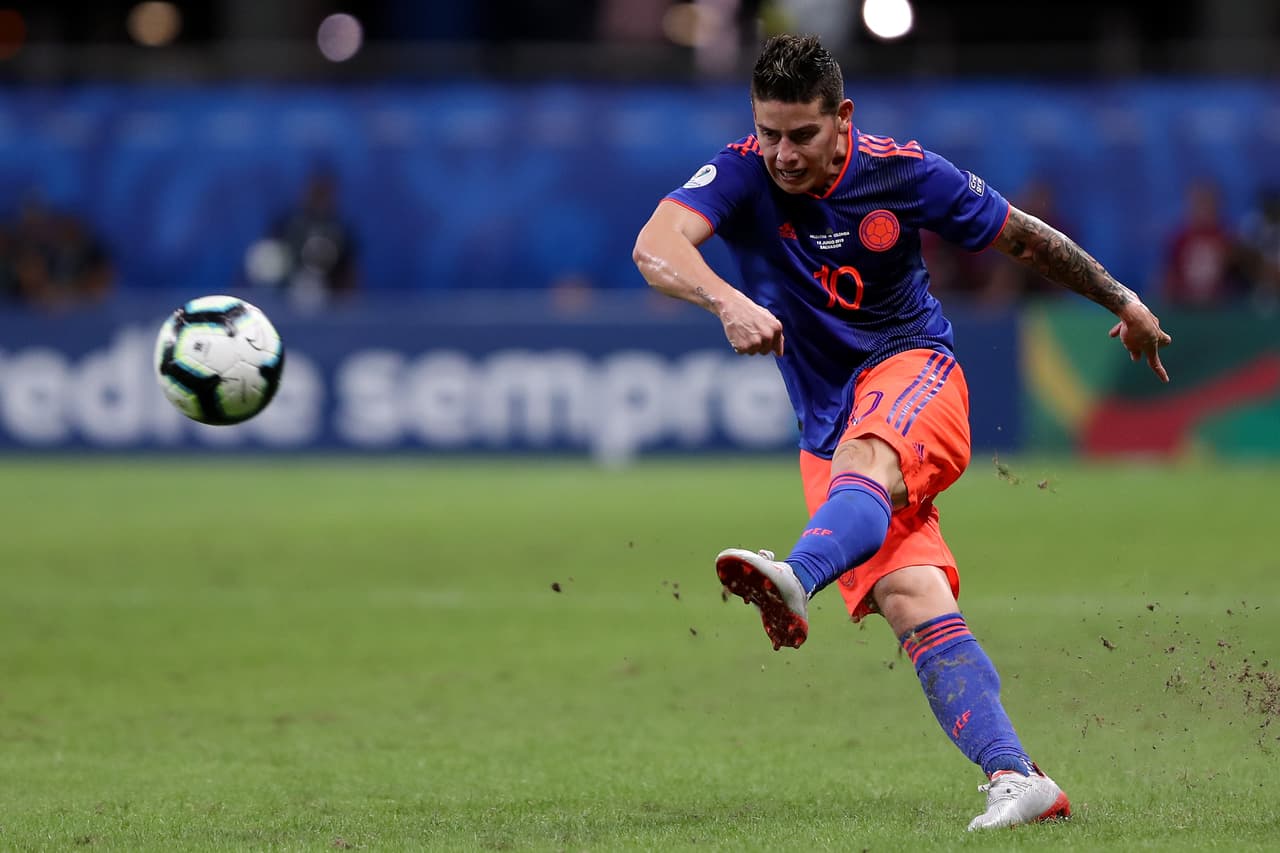 En uno de los pocos tiros a portería, James Rodríguez, estuvo cerca de abrir el marcador.