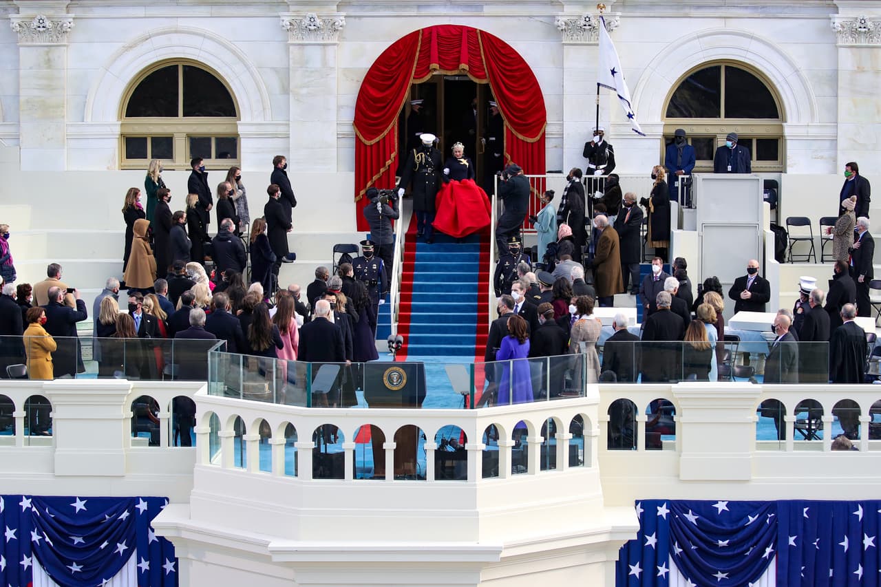 Ella misma lo explicó en Twitter: "Una paloma que lleva una rama de olivo. Que todos hagamos las paces unos con otros".