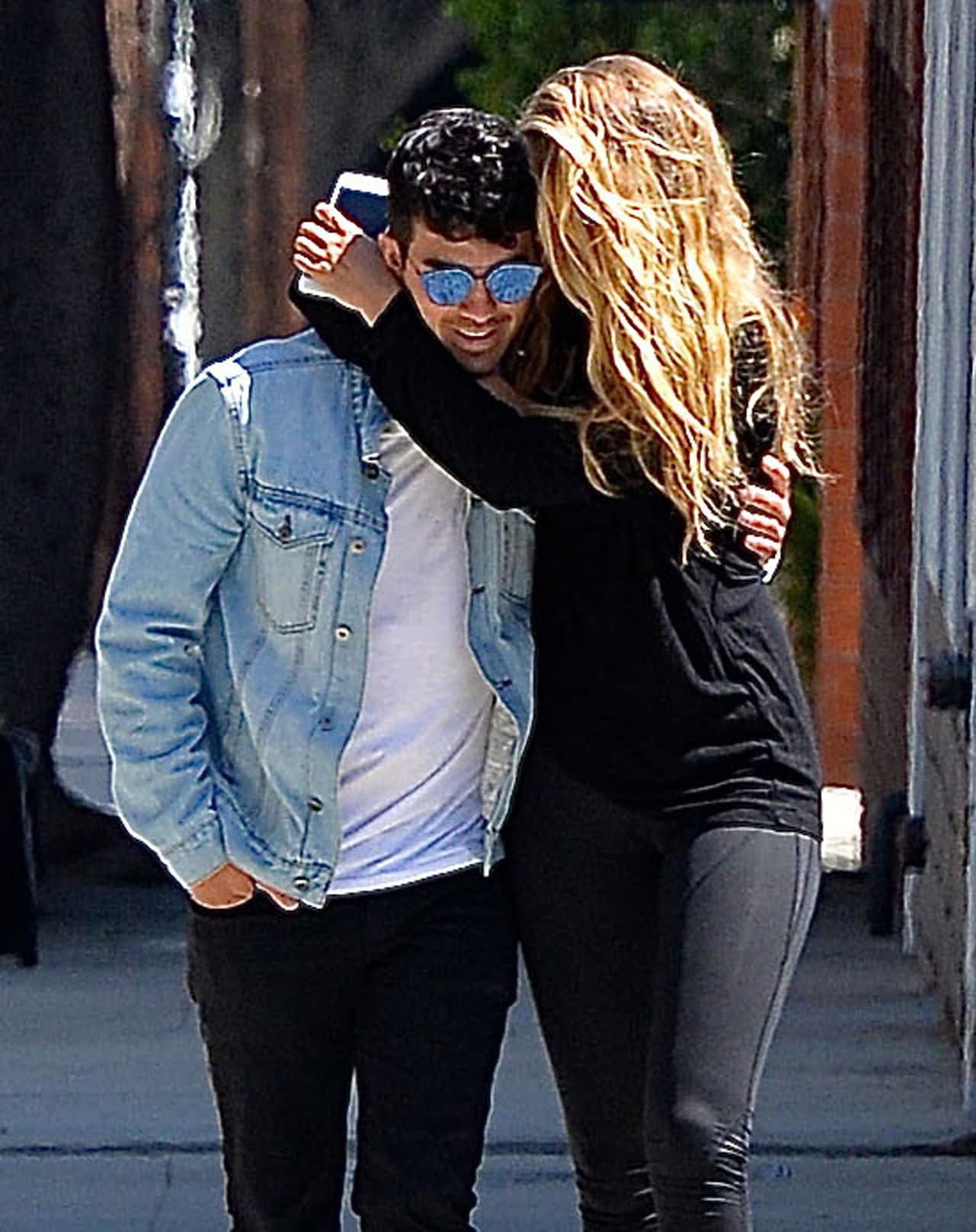 También presumió la ocasión en la que decidió dirigir su video musical que lleva por nombre 'Cake By the Ocean'.