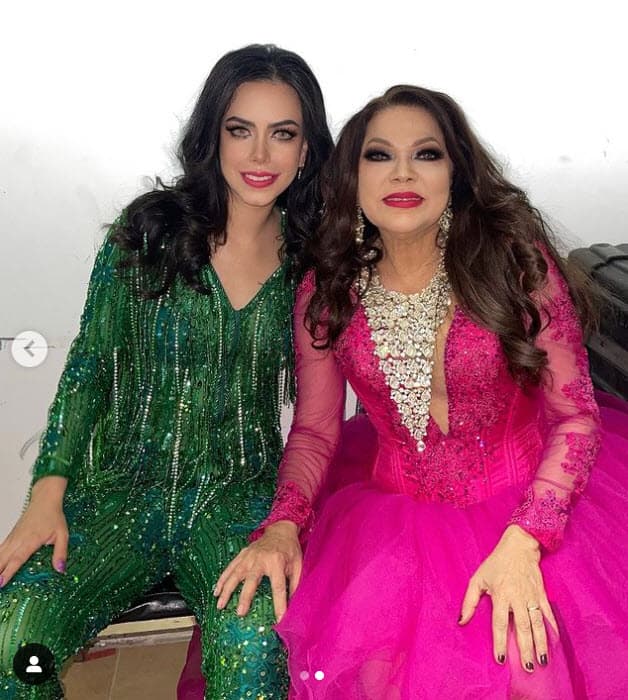 "
<b>Su insistencia le abrió las puertas </b>de grandes medios, incluyendo Televisa, donde se presentó un par de veces para los especiales del Día de la Independencia", escribió el columnista.
<br>