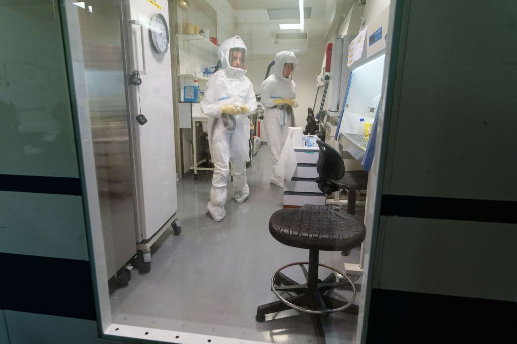 Una compañía de biotecnología en San Diego, está desarrollando una vacuna para el COVID-19 en coordinación con la Universidad de Duke y la Universidad Nacional de Singapur.